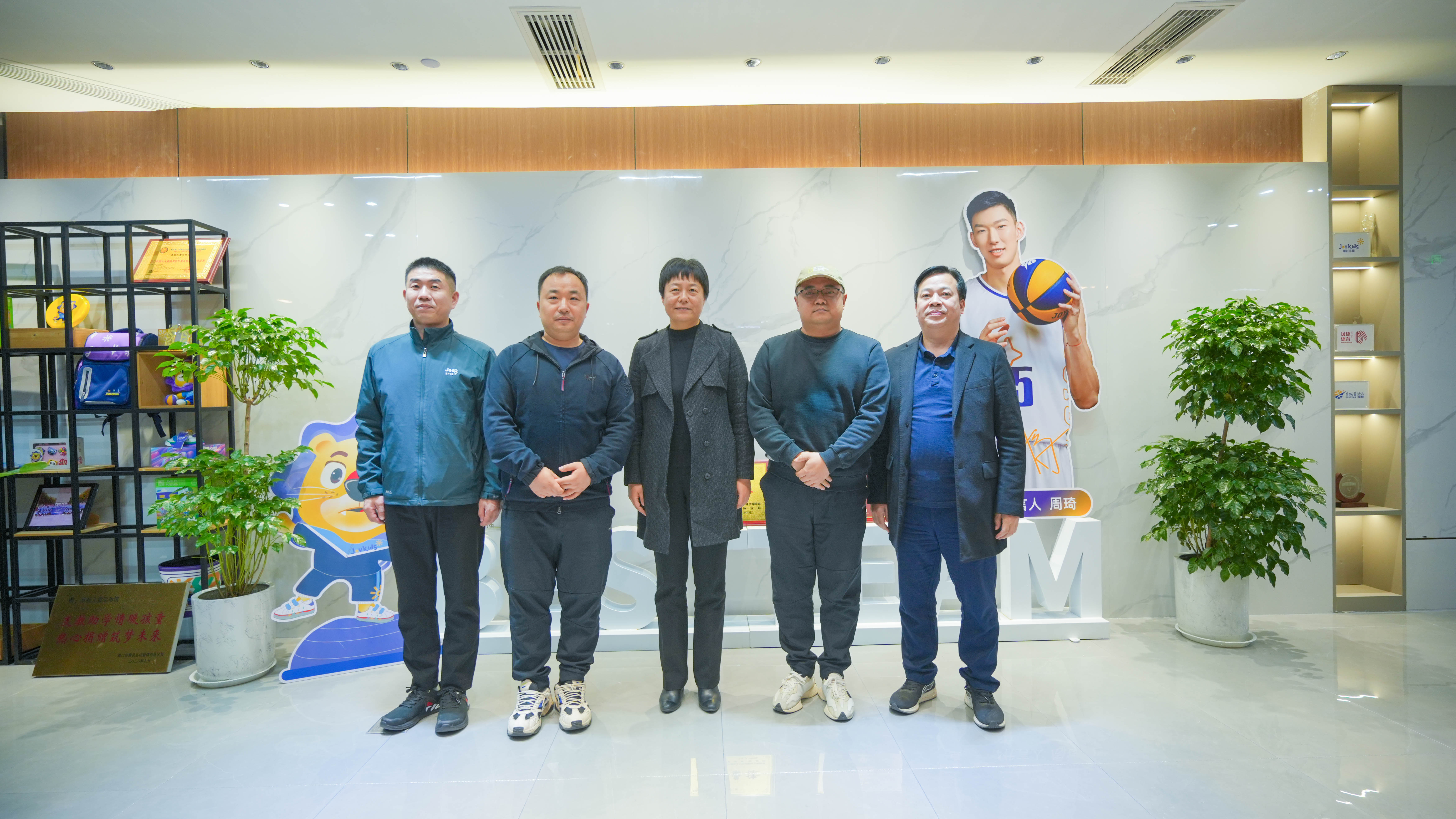 郑州市体育局党委书记、局长李雅一行，莅临彩合网体育调研指导