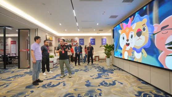 高途创始人、董事长兼CEO陈向东先生一行莅临彩合网体育参观、交流